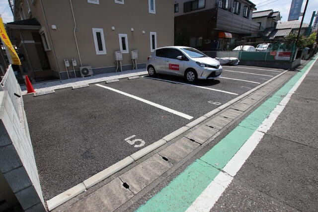 物件外観写真3　(駐車場（要空き確認）)