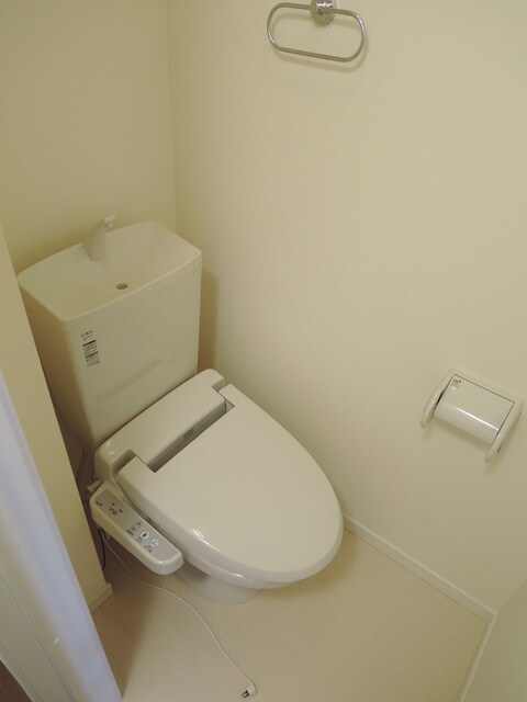 物件内観写真15　(トイレ　洗浄機能付便座)