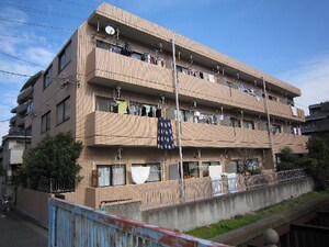 アヴニール三鷹外観写真
