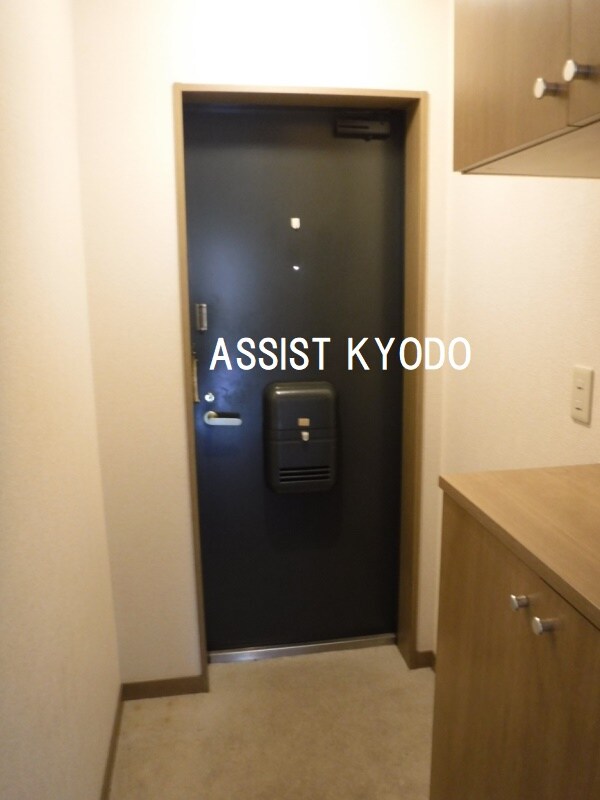 玄関(※別号室・同間取りの参考写真です)
