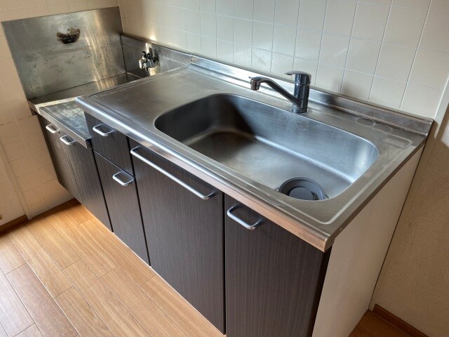 物件内観写真4　(別号室参考写真　※101号室はシステムキッチンです)