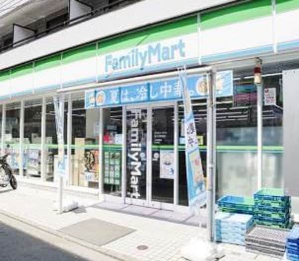 周辺環境(ファミリーマート祐天寺駅前店 924m)