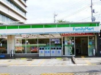 物件内観写真20　(ファミリーマート　弦巻駒留通り店 957m)
