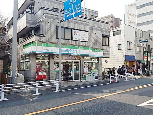 周辺環境(ファミリーマート　駒沢自由通り店 994m)