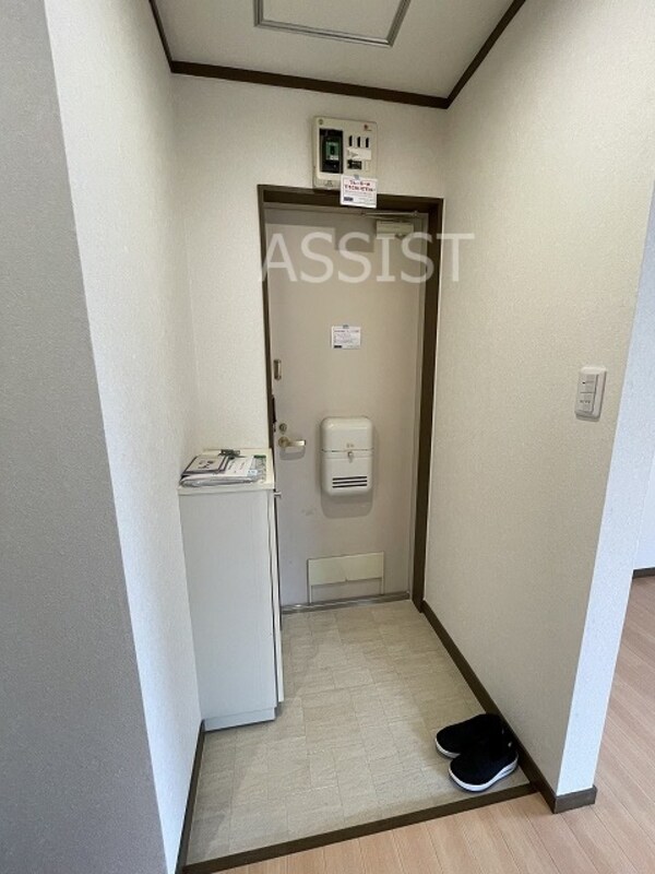 玄関(同タイプ別号室の写真です)