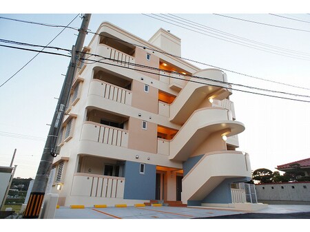 マンション北中城外観写真