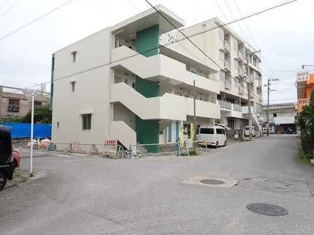 青いアイリス赤道外観写真