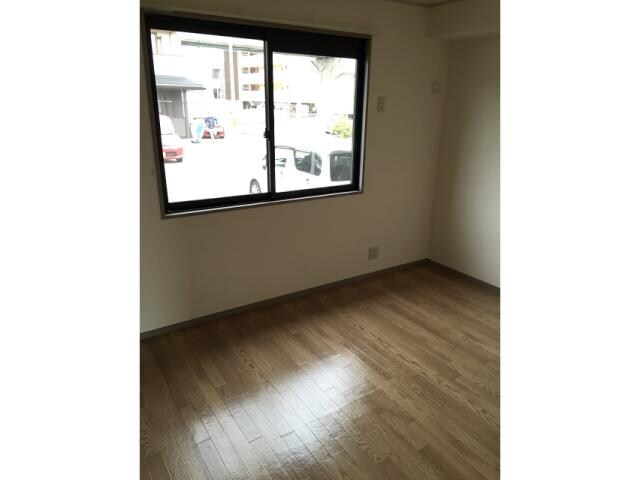 物件内観写真5　(6帖洋室)