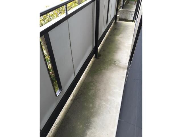 物件内観写真11　(広々バルコニー)