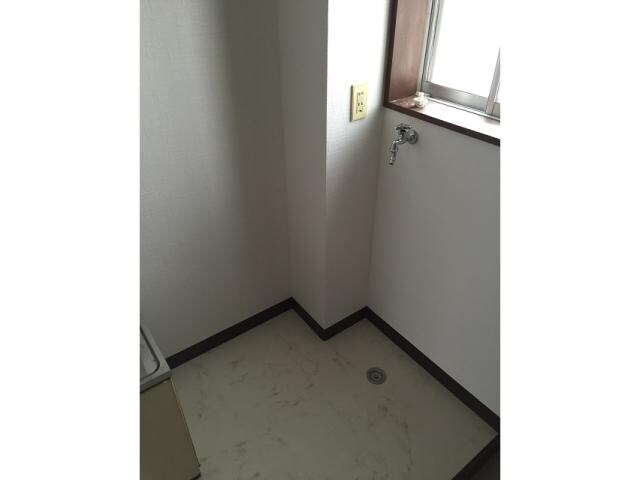 物件内観写真11　(室内洗濯機置場)