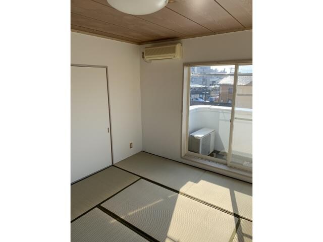 物件内観写真5　(8畳和室)