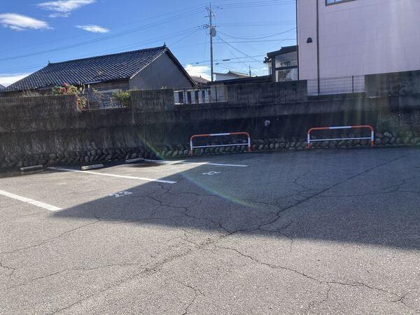 物件内観写真16　(駐車場)