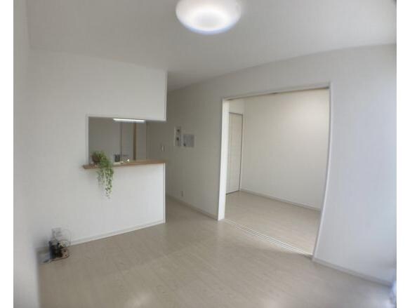 物件内観写真4　(リビング)