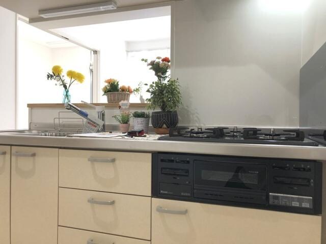 物件内観写真5　(3ツ口ガスコンロ付)