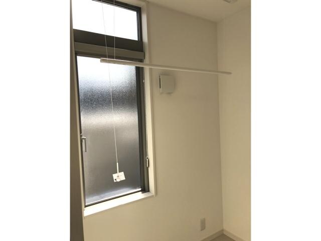 物件内観写真9　(室内物干しあり)