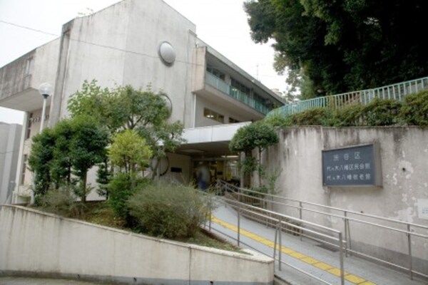 周辺環境(代々木八幡区民会館 717m)