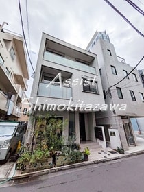 副都心線 北参道駅 3階建 築6年の外観写真