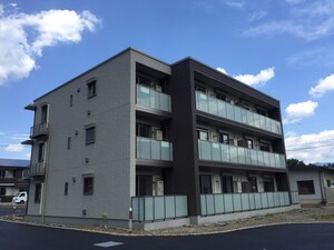 メルヴェーユ・甲斐メゾンＦ外観写真