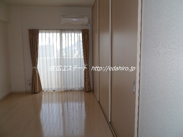 ローゼンコート禄屋１１～１４の居室