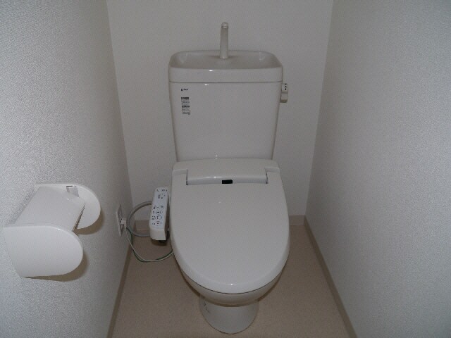 ローゼンコート禄屋１１～１４のトイレ