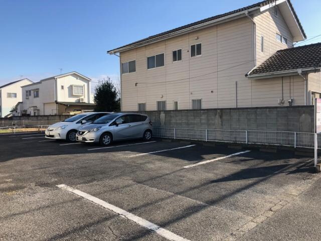 ワイサーホーフ前橋の駐車場