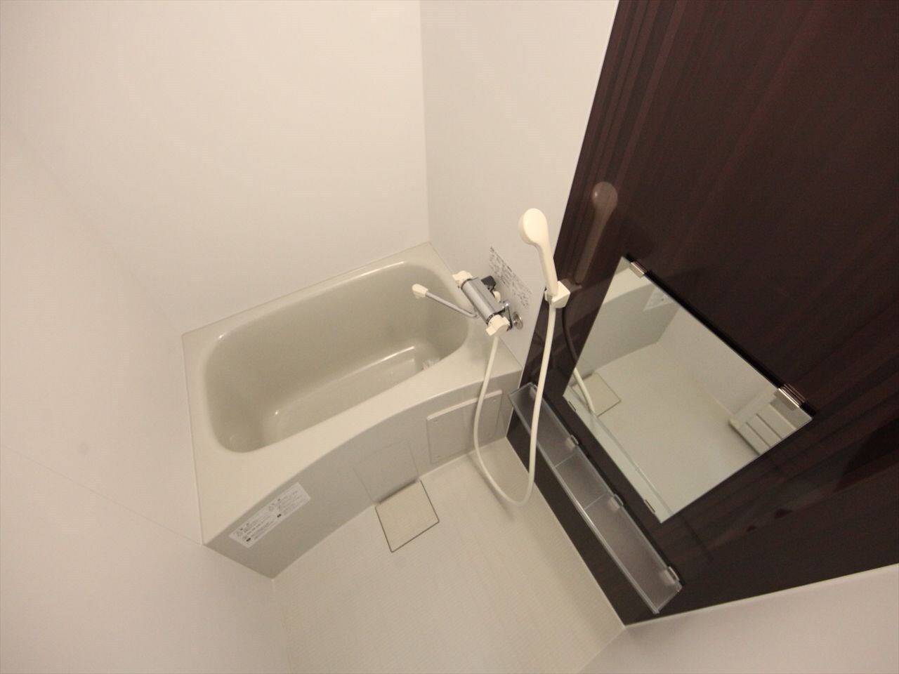 物件内観写真4　(浴室暖房乾燥機付　24時間換気機能付バスルーム)