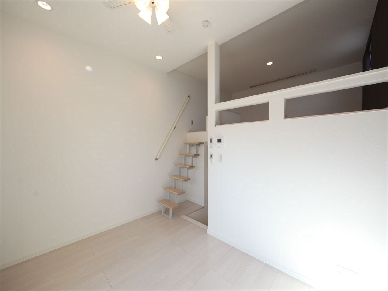 物件内観写真14　(洋室6帖　ロフト5.8帖（収納でも部屋でも使えます）)