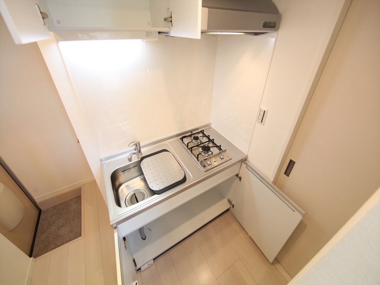 物件内観写真19　(システムキッチン（ガス2口）冷蔵庫・レンジ等ご用意できます)