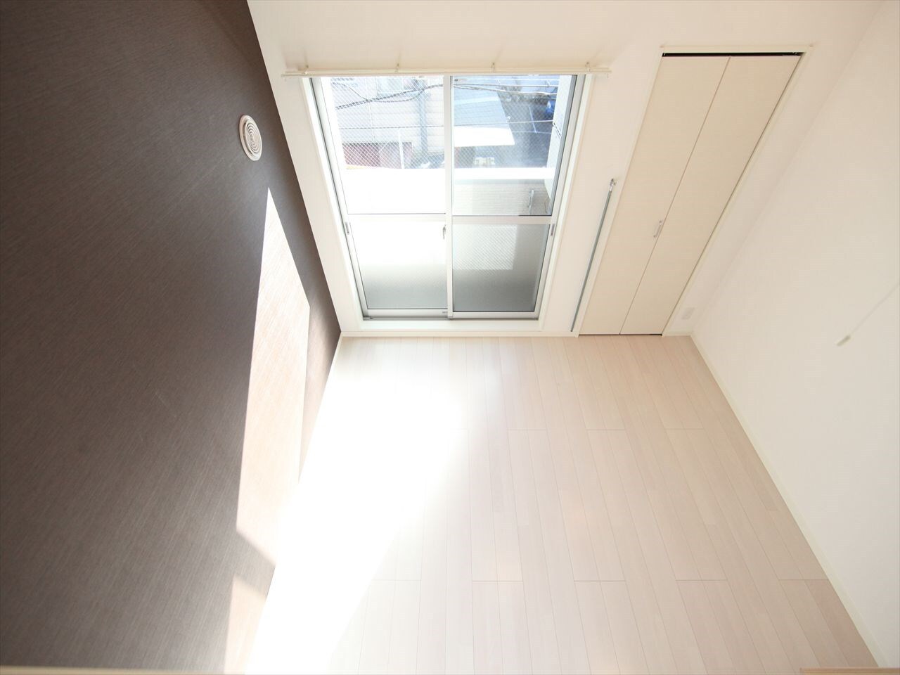 物件内観写真25　(洋室6帖　上階ロフト5.8帖（収納でも部屋でも使えます）)