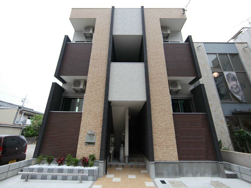 物件外観写真1　(外観　デザイナーズ　光インターネット無料)