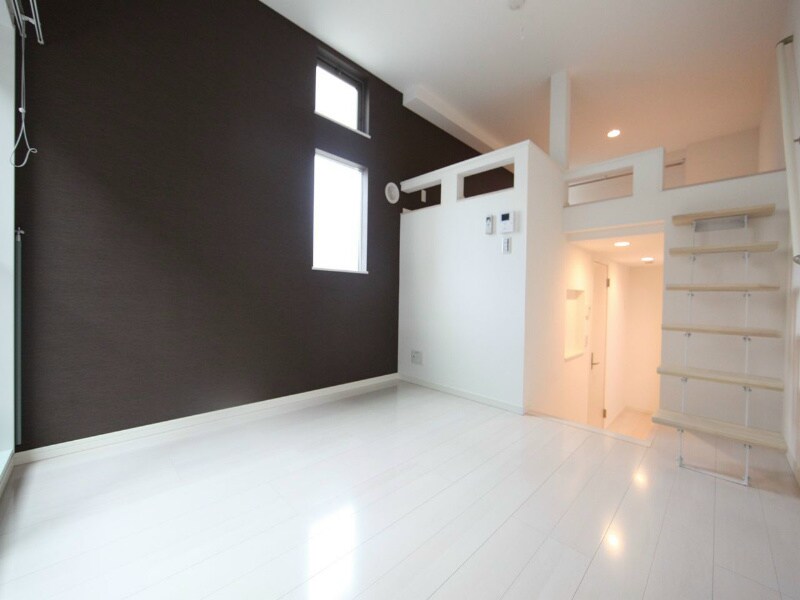 物件内観写真2　(洋室6帖　上階ロフト6.2帖　エアコン)