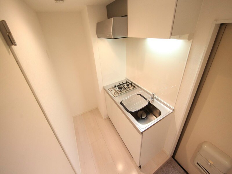 物件内観写真7　(システムキッチン（ガス2口）冷蔵庫・レンジ等ご用意できます)