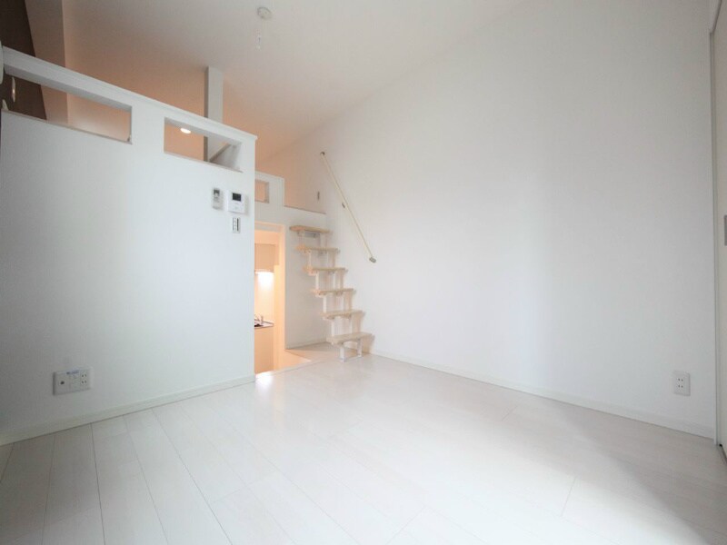 物件内観写真12　(洋室6帖　上階ロフト6.2帖（収納でも部屋でも使えます）)