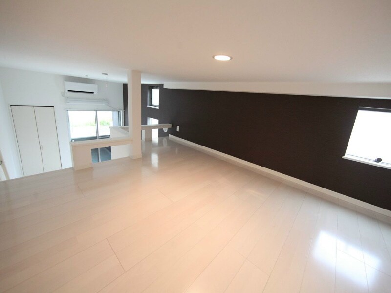 物件内観写真15　(上階ロフト6.2帖（収納としてもお部屋としても使えます）)