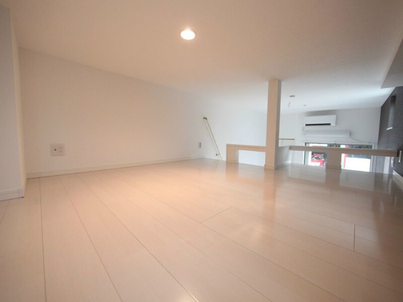 物件内観写真17　(上階ロフト6.2帖（収納としてもお部屋としても使えます）)