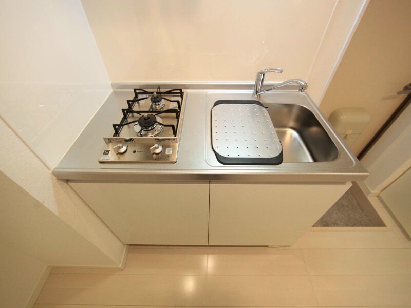 物件内観写真25　(システムキッチン（ガス2口）冷蔵庫・レンジ等ご用意できます)