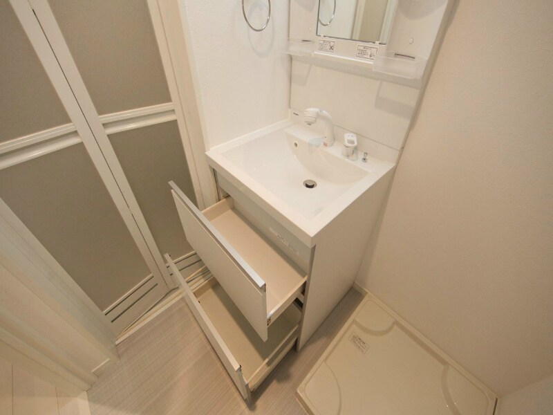 物件内観写真32　(脱衣所　独立洗面台（シャンプードレッサー）洗濯機用意できます)