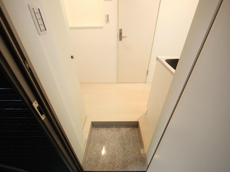物件内観写真35　(玄関　シューズボックス付（収納充実してます）)