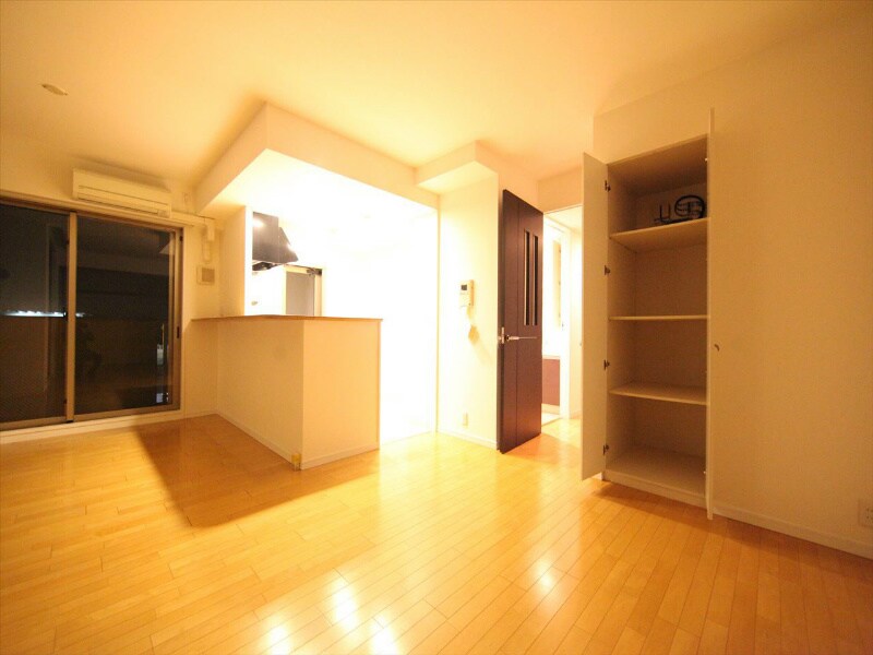 物件内観写真4　(ＬＤＫ16.4帖　カウンターキッチン　床暖房)