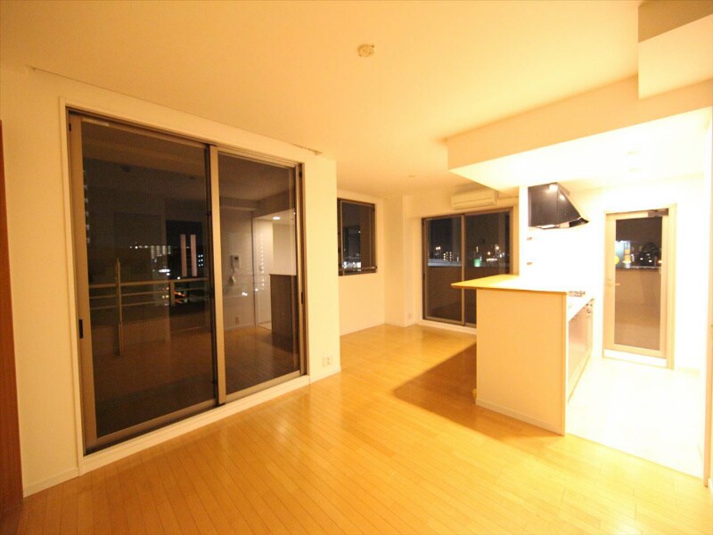 物件内観写真14　(ＬＤＫ16.4帖　カウンターキッチン　床暖房)