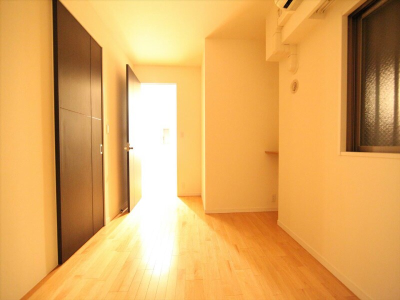 物件内観写真17　(洋室6.6帖　ウォークインクローゼット（収納充実してます）)