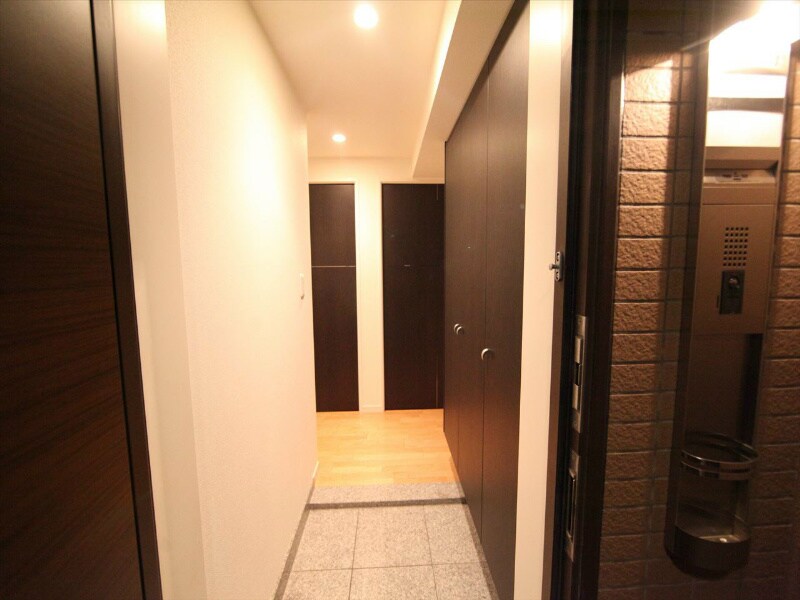 物件内観写真27　(玄関　シューズボックス付（収納充実してます）)