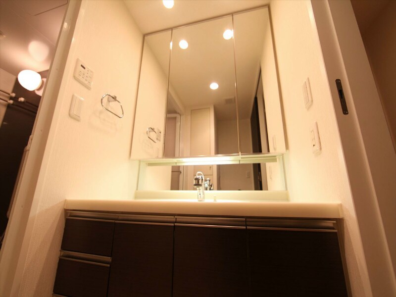 物件内観写真28　(脱衣所　独立洗面台（シャンプードレッサー）)