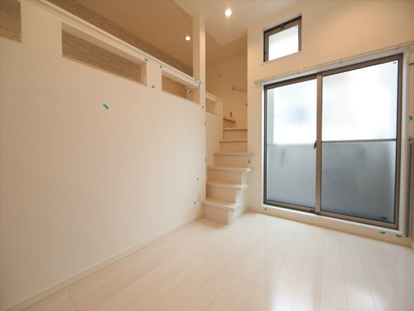 リビング(洋室6帖　上階ロフト4.6帖（収納でもお部屋でも使えます）)