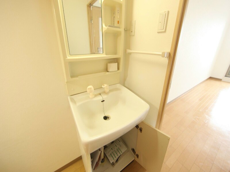 物件内観写真3　(独立洗面台（シャンプードレッサー）洗濯機用意できます)