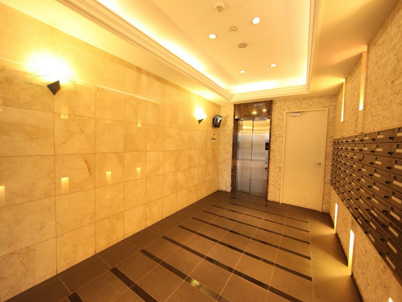 物件内観写真24　(エントランス　オートロック　宅配ＢＯＸ　防犯カメラ)