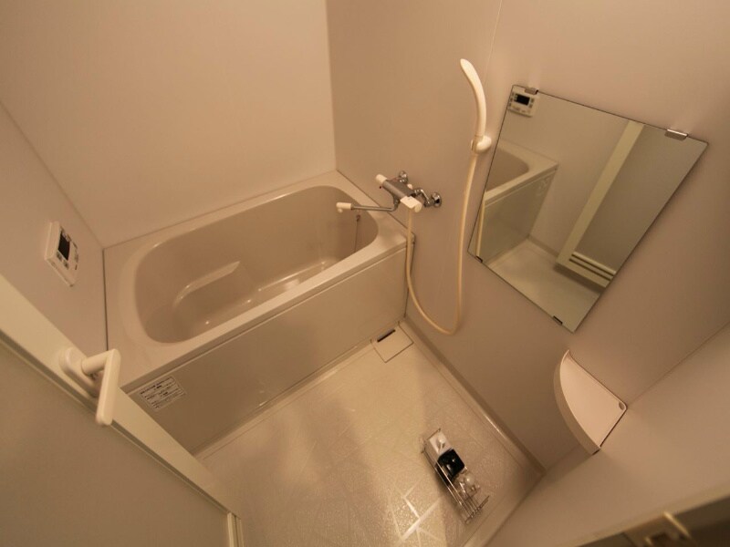 物件内観写真4　(高温さし湯付　浴室暖房乾燥機　24時間換気機能付バスルーム)