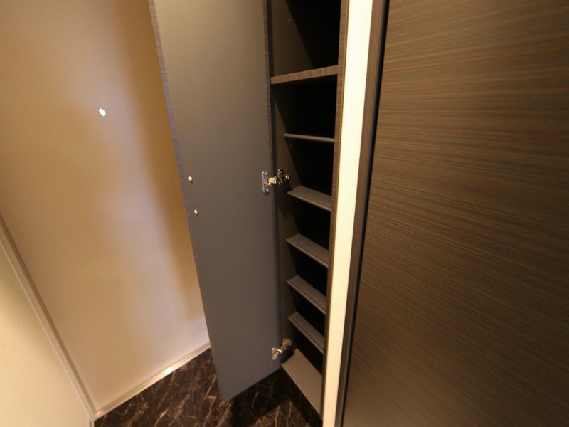 物件内観写真6　(玄関　シューズボックス付（収納充実してます）)