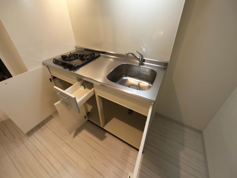 物件内観写真23　(システムキッチン（ガス2口）冷蔵庫・レンジ等ご用意できます)