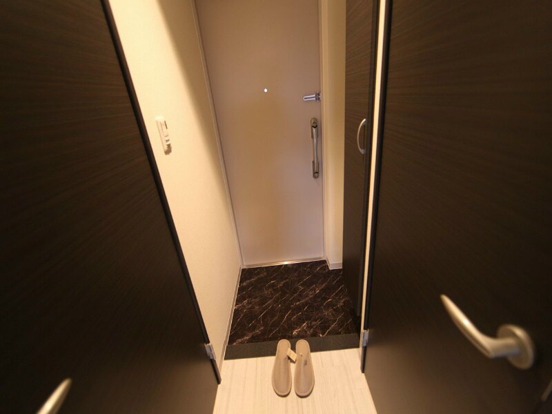 物件内観写真24　(玄関　シューズボックス付（収納充実してます）)